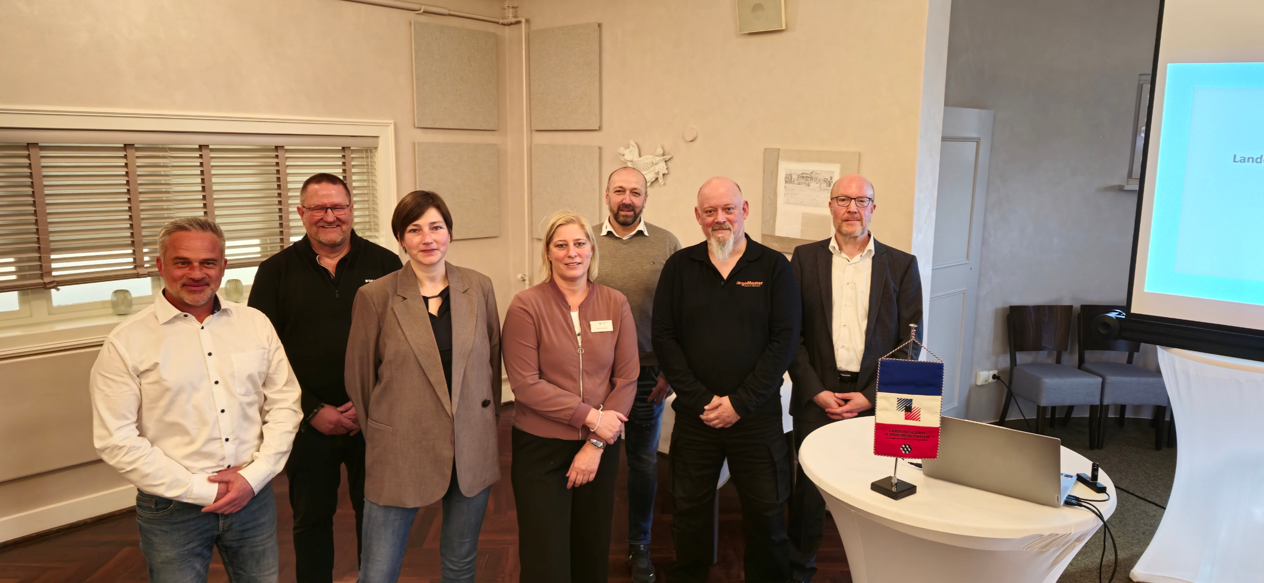 Gruppenfoto mit der Fachgruppenleitung und den Referenten