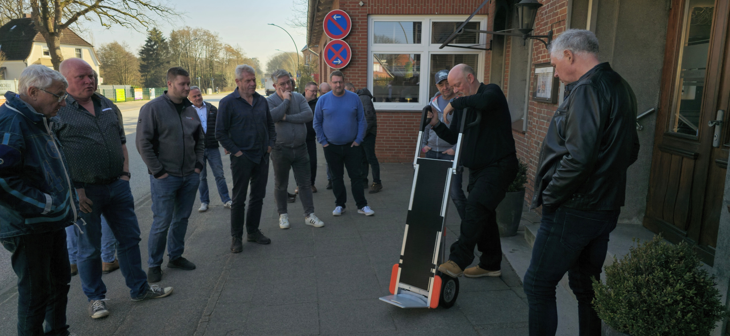 Frank Niegal stellt das Treppensteiger-System für Profis vor